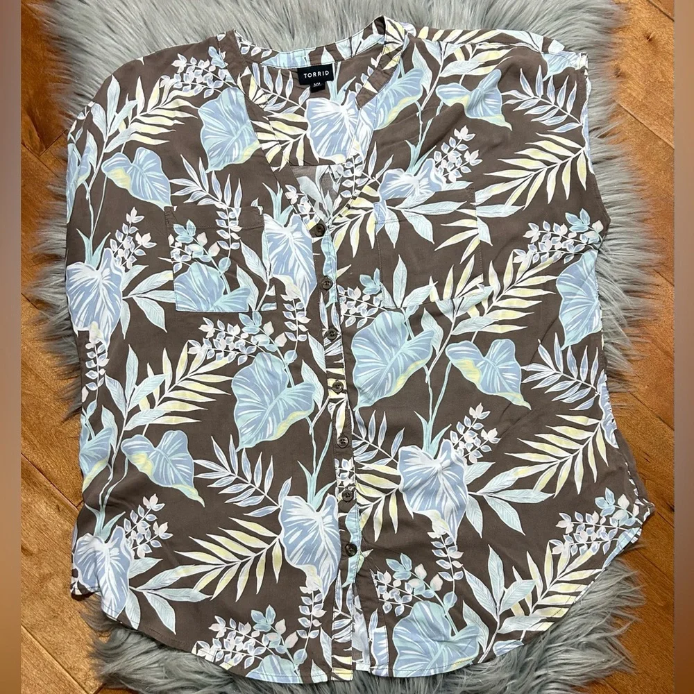 Torrid Challis Button-Front Dolman Sleeve Top Size 10/ 00 - Picture 2 of 4